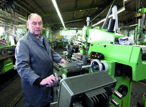 mittelstand_arbeiter_werkbank_c_adobestock_cc-images.jpg