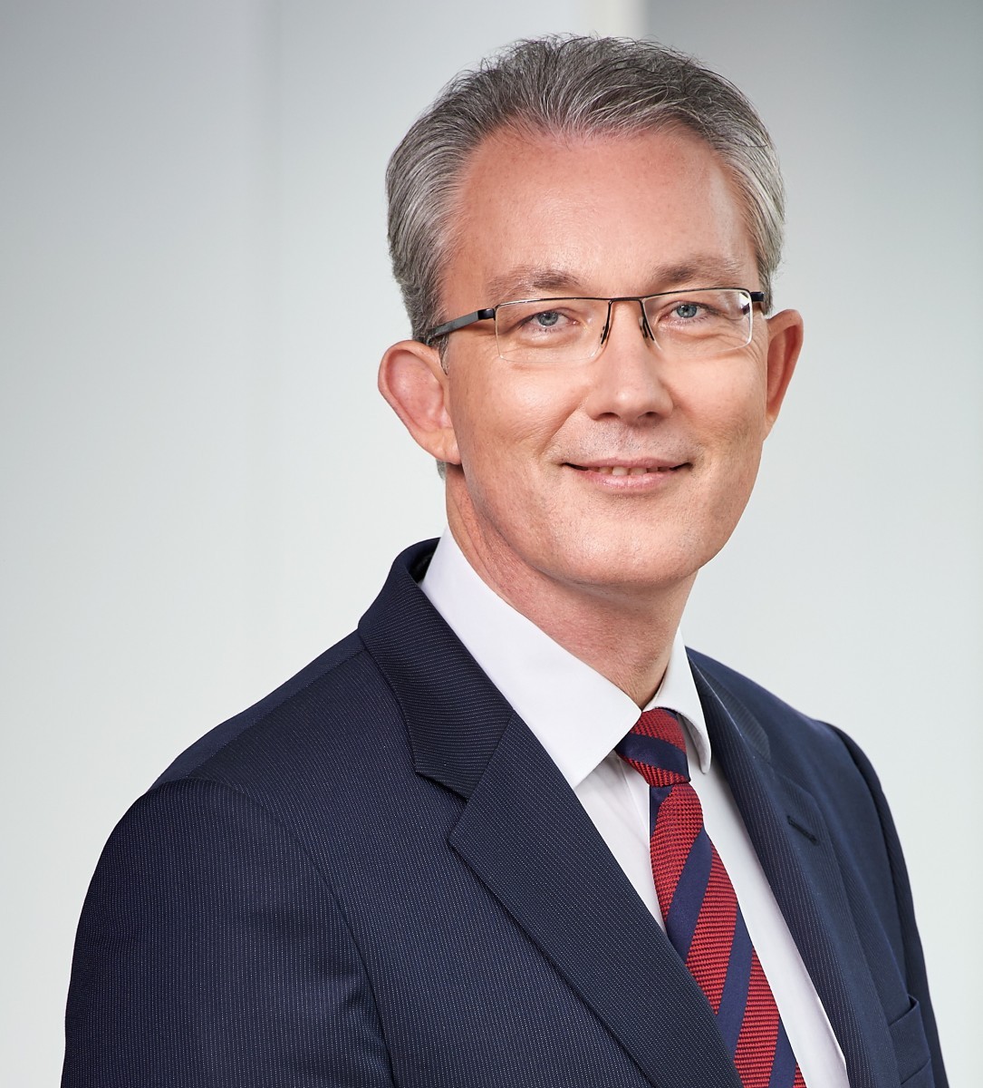Ulrich Voigt neuer Vorstandsvorsitzender der Sparkasse Köln Bonn Verlagsgruppe Knapp Ulrich Voigt neuer Vorstandsvorsitzender der Sparkasse Köln Bonn Verlagsgruppe Knapp